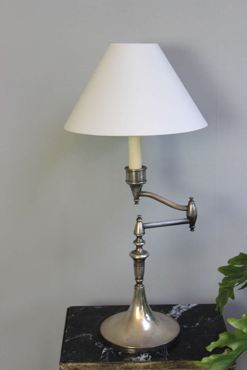 Valenti style swivel arm desk light